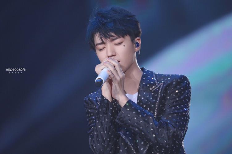 4-dong-chi-dai-ta-pham-van-son-giam-doc-cong-an-tinh-tang-hoa-chuc-mung-dai-hoi