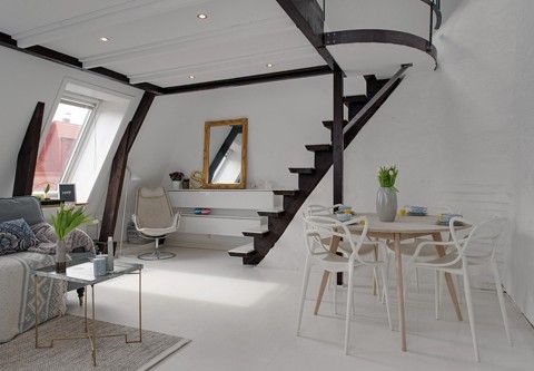 Cuộc bỏ phiếu được bắt đầu sau khi thực hiện niêm phong hòm phiếu