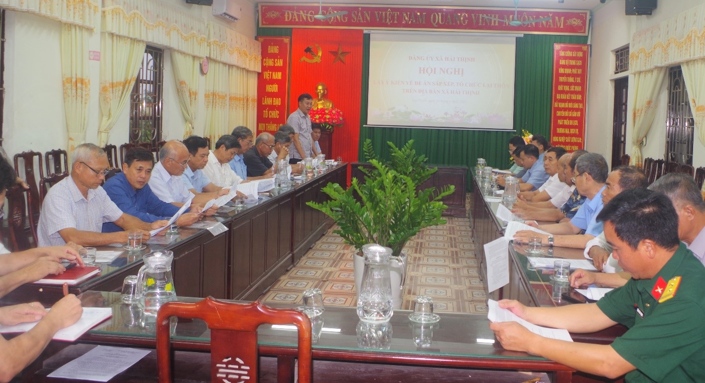 Đảng ủy xã Hải Thịnh gặp mặt các đồng chí nguyên lãnh đạo địa phương qua các thời kỳ, lấy ý kiến về đề án sáp nhập thôn trên địa bàn xã Hải Thịnh.
