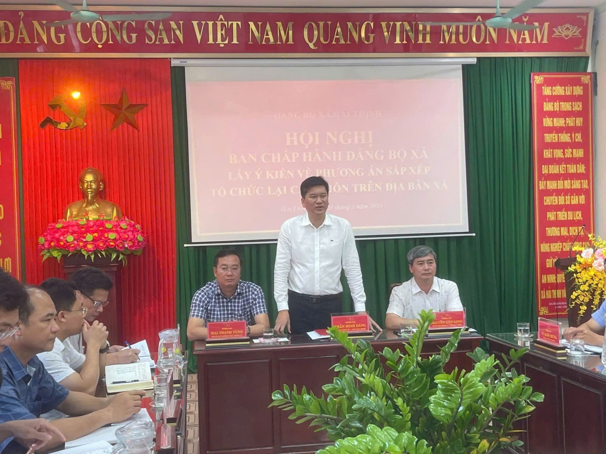 Ban chấp hành Đảng bộ xã Hải Thịnh tổ chức hội nghị thảo luận phương án sáp nhập thôn trên địa bàn xã theo chủ trương sáp nhập theo quy định 