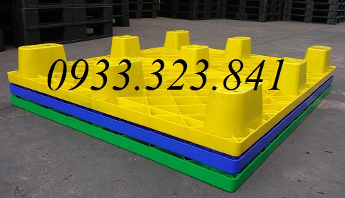 Pallet nhựa chân cốc mới 100%