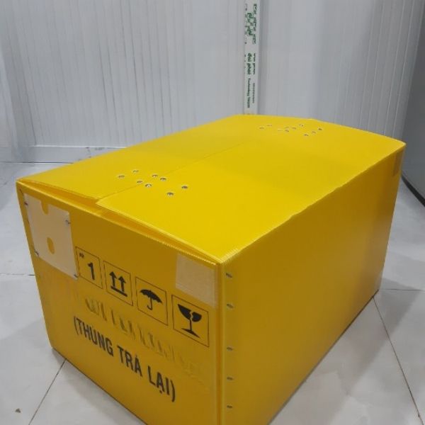 Thùng nhựa PP Danpla đáy xếp tự động có nắp gắn lông gai 