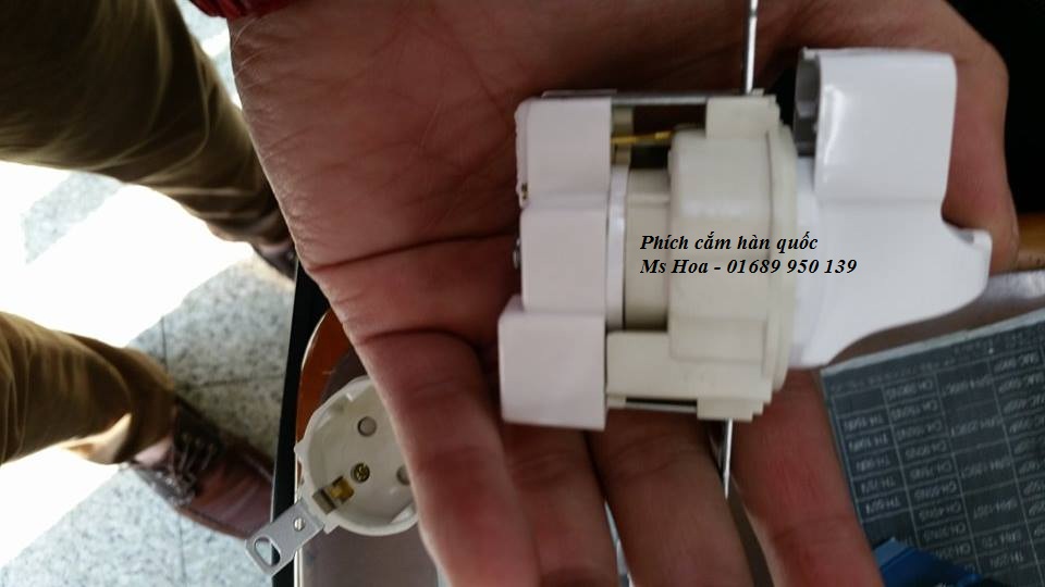 Ổ cắm điện Hàn Quốc