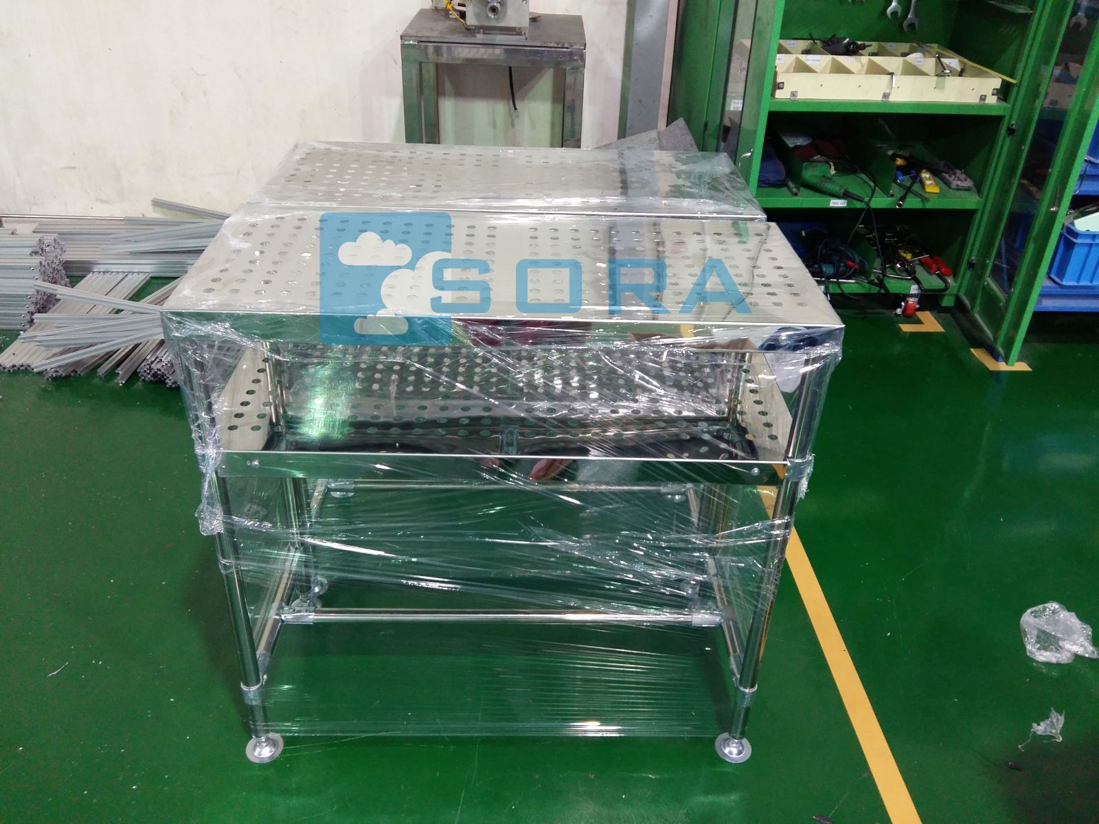 Bàn thao tác đột lỗ bằng inox