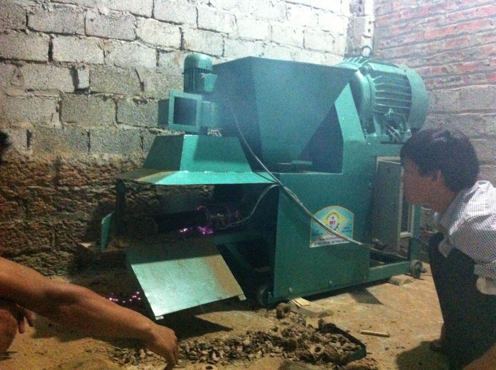Máy ép than củi chấu, mùn cưa, dăm bào