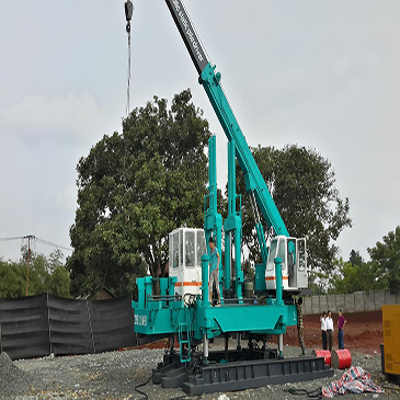Roboot ép cọc bê tông 120T
