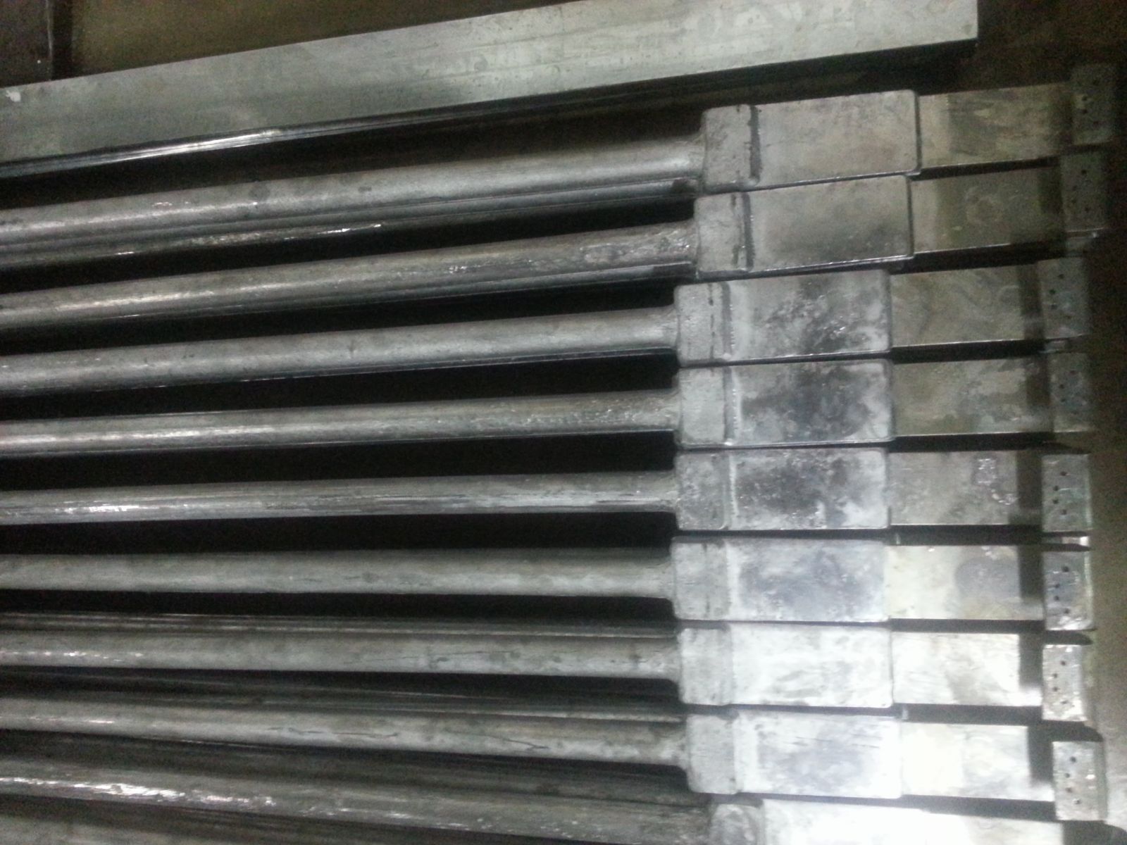 Anode lead