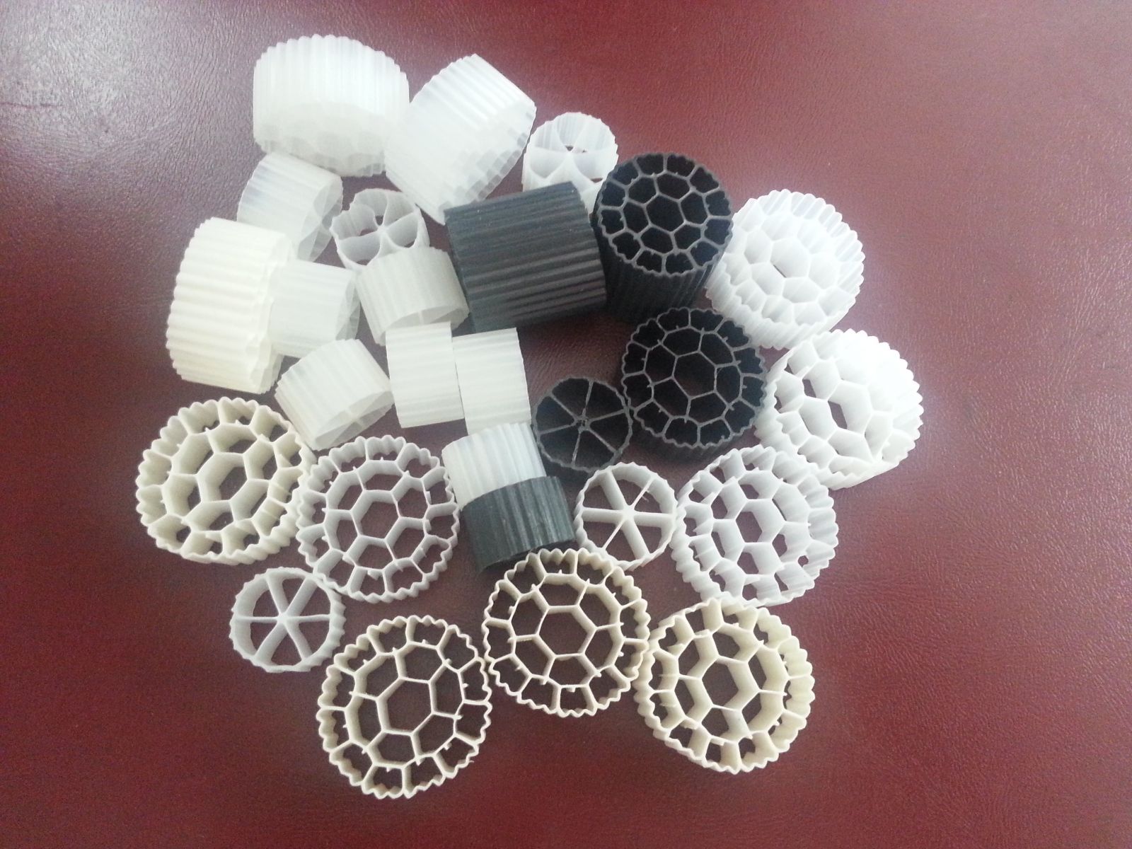 Giá thể vi sinh lơ lửng MBBR (hình trụ bánh xe) giá rẻ nhất thị trường