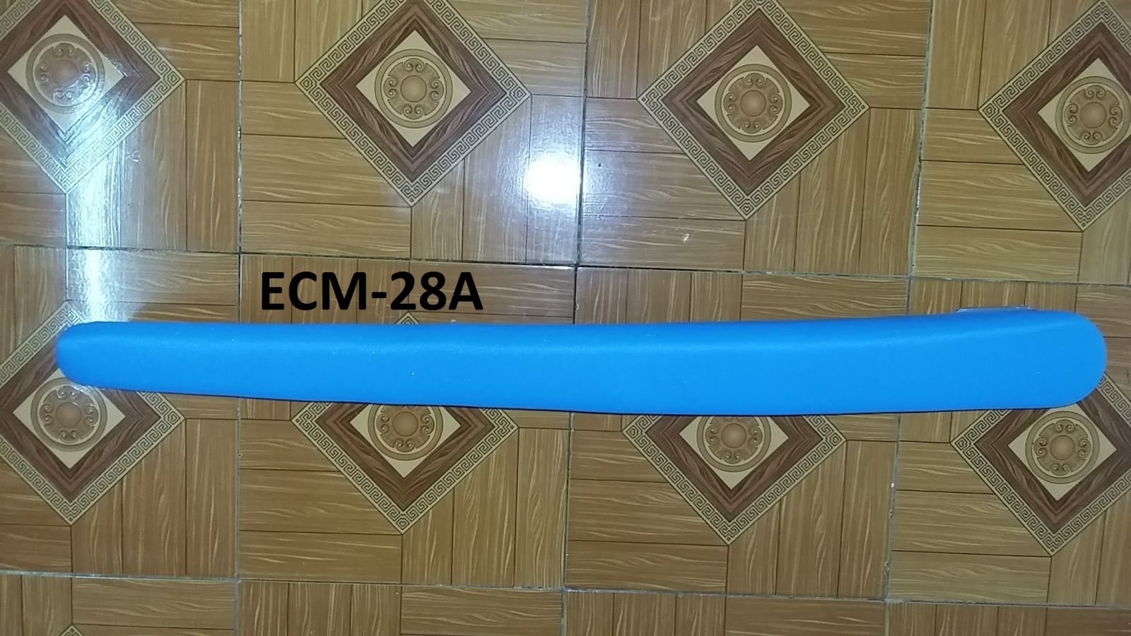 Tay gối ủi ống quần và sườn quần