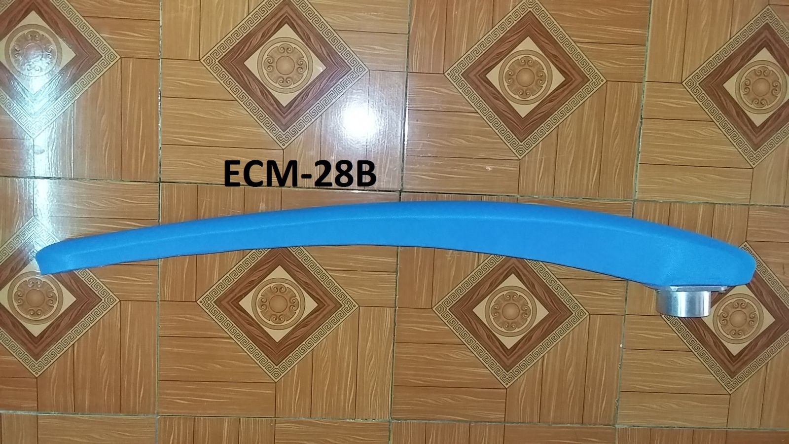 Tay gối ủi ống quần và sườn quần