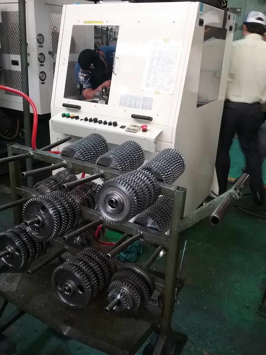 Máy làm sạch bavia bánh răng