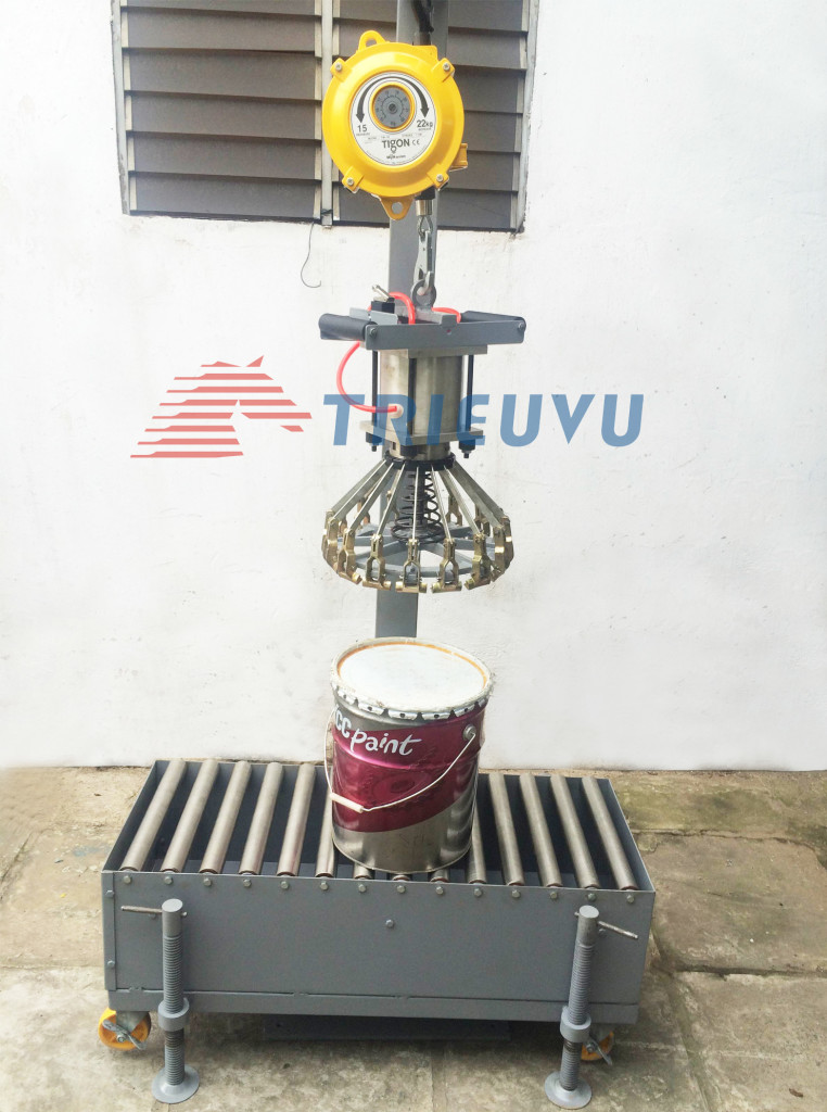 Dây chuyền kẹp nắp thùng thiếc 18 - 20 lít khí nén