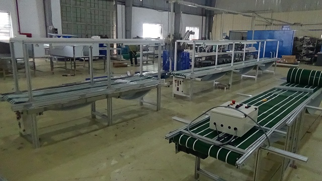 Băng tải lắp ráp linh kiện điện tử