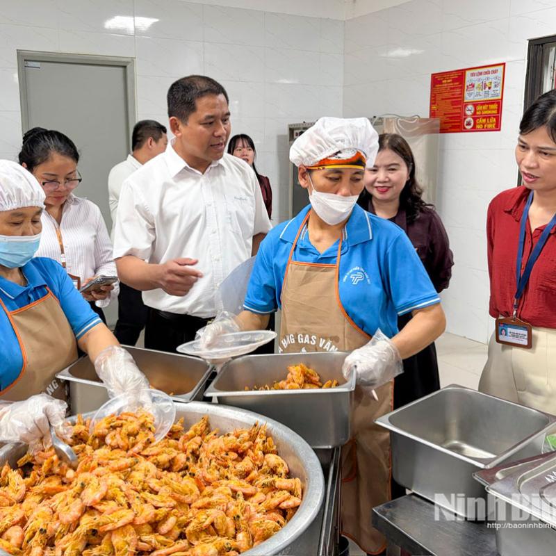 Kiểm tra liên ngành về an toàn thực phẩm tại các cơ sở dịch vụ ăn uống, bếp ăn tập thể