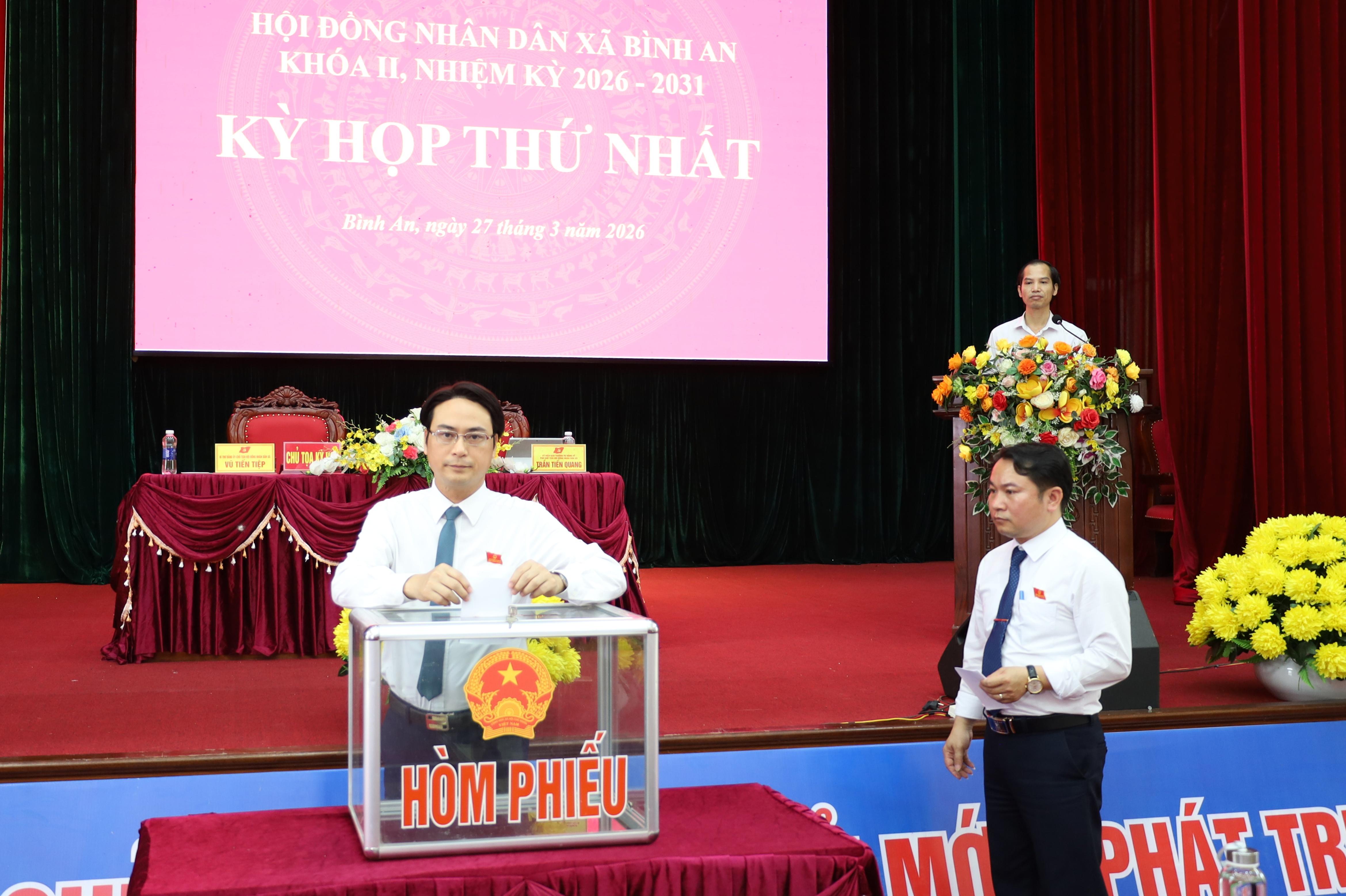 cac-dai-bieu-bo-phieu-bau-chuc-danh-chu-chot-hdnd-ubnd-xa-binh-an-khoa-iii-nhiem-ky-2026-2031-2-1774.jpg