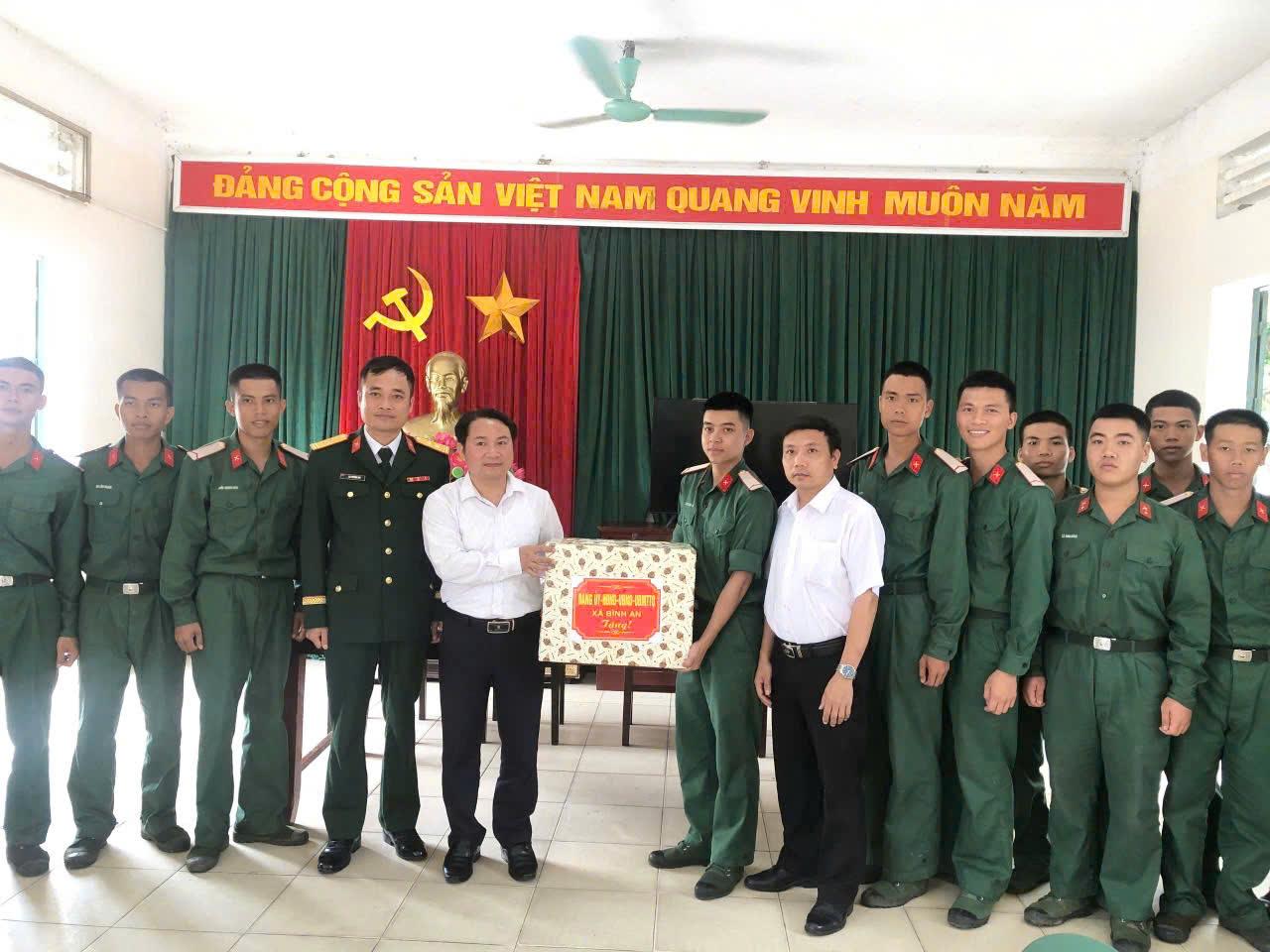 ĐOÀN CÔNG TÁC CỦA ĐẢNG ỦY, HĐND, UBND, ỦY BAN MTTQ VIỆT NAM XÃ BÌNH AN DỰ LỄ TUYÊN THỆ CHIẾN SĨ MỚI NĂM 2026 TẠI TRUNG ĐOÀN BỘ BINH 209, SƯ ĐOÀN 312, QUÂN ĐOÀN 12.