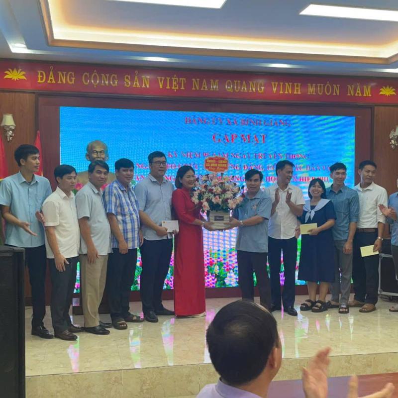 Đảng ủy xã Bình Giang tổ chức hội nghị gặp mặt kỷ niệm ngày thành của các cơ quan Đảng, các tổ chức chính trị xã hội