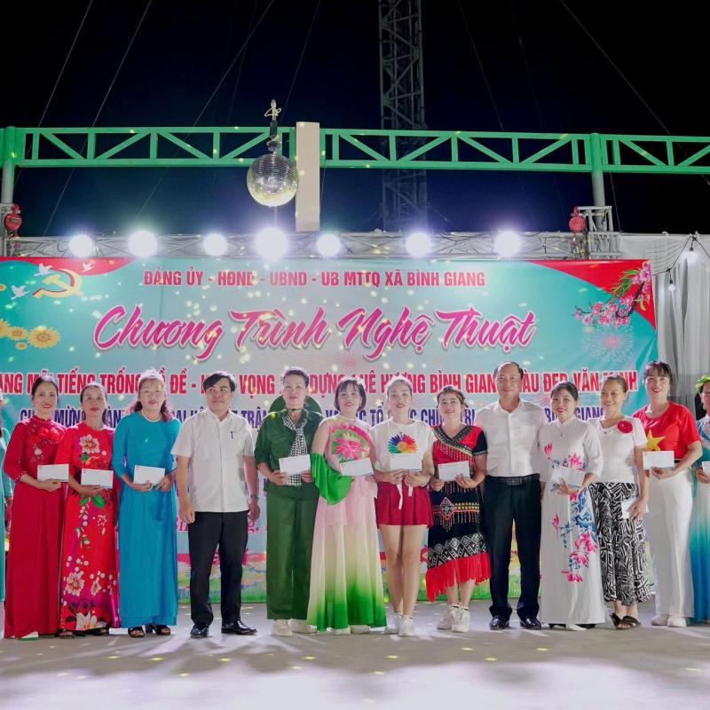 Xã Bình Giang tổ chức đêm diễn văn nghệ chào mừng công Đại hội Mặt trận Tổ quốc và các đoàn thể chính trị xã hội và Chào mừng kỷ niệm 95 năm ngày thành lập Hội LHPN Việt Nam
