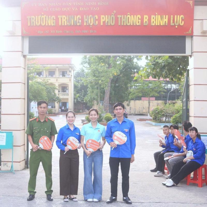 ĐOÀN THANH NIÊN XÃ BÌNH GIANG RA QUÂN CHƯƠNG TRÌNH “TIẾP SỨC MÙA THI” KỲ THI TUYỂN SINH VÀO LỚP 10 NĂM HỌC 2026 - 2027