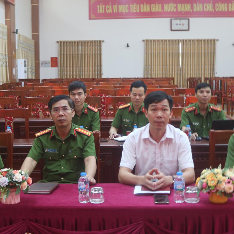 ĐOÀN CÔNG TÁC PHÒNG CẢNH SÁT PCCC VÀ CNCH CÔNG AN TỈNH LÀM VIỆC VỚI UBND XÃ BÌNH GIANG VỀ CÔNG TÁC ĐẢM BẢO AN TOÀN CHÁY NỔ