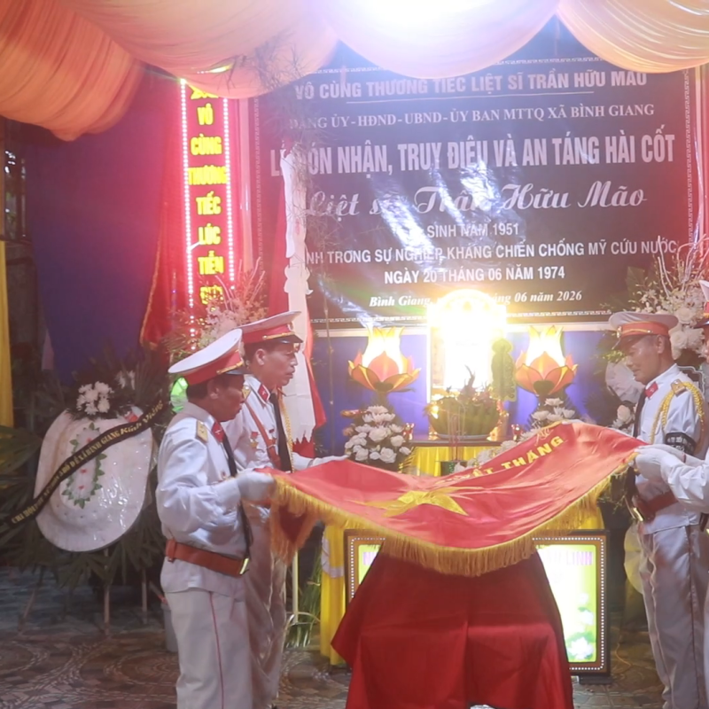 LONG TRỌNG LỄ ĐÓN NHẬN, TRUY ĐIỆU VÀ AN TÁNG HÀI CỐT LIỆT SĨ TRẦN HỮU MÃO VỀ NGHĨA TRANG QUÊ NHÀ
