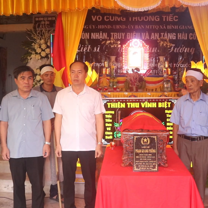 Lễ đón nhận và an táng hài cốt liệt sỹ Phạm Quang Tưởng