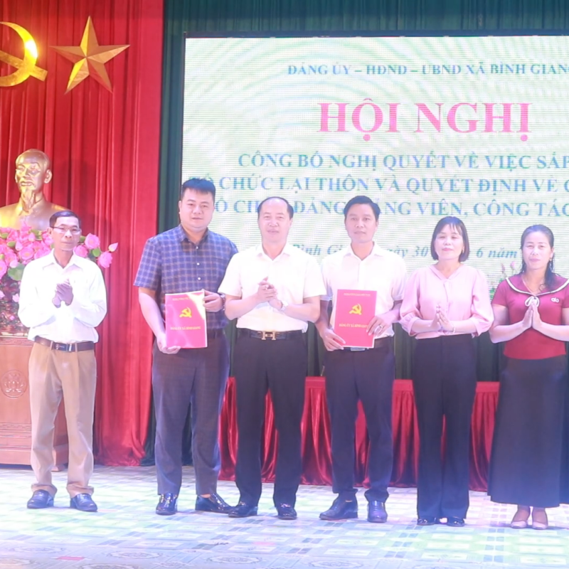 ĐẢNG ỦY – HỘI ĐỒNG NHÂN DÂN – ỦY BAN NHÂN DÂN XÃ BÌNH GIANG TỔ CHỨC HỘI NGHỊ CÔNG BỐ QUYẾT ĐỊNH VỀ VIỆC SẮP XẾP, TỔ CHỨC LẠI CÁC THÔN, CÙNG CÁC QUYẾT ĐỊNH VỀ CÔNG TÁC TỔ CHỨC ĐẢNG, ĐẢNG VIÊN VÀ CÔNG TÁC CÁN BỘ TRÊN ĐỊA BÀN XÃ