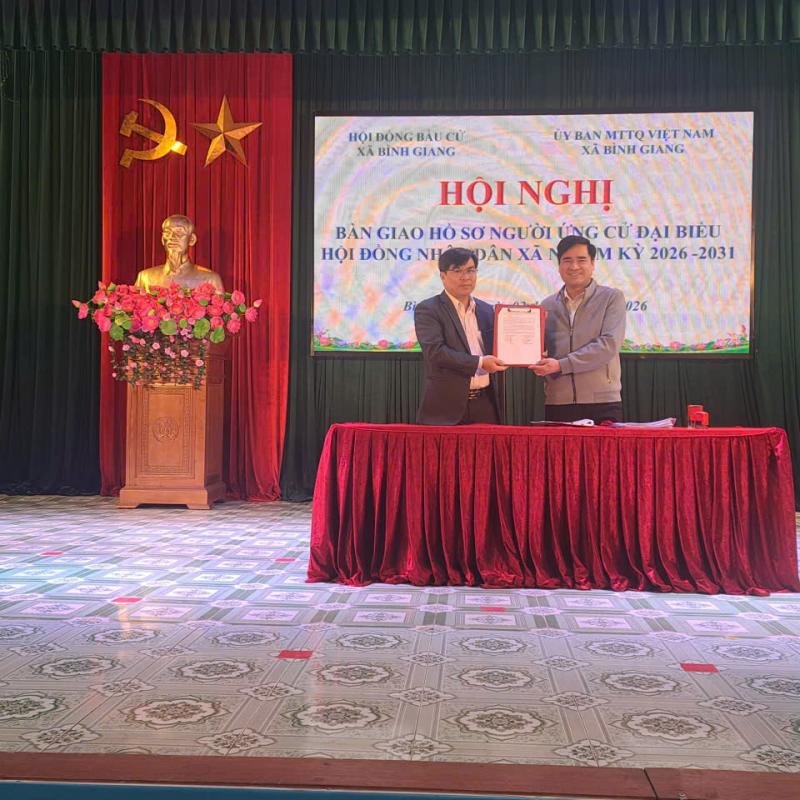 Hội nghị bàn giao, tiếp nhận hồ sơ  người ứng cử đại biểu HĐND xã Bình Giang Nhiệm kỳ 2026-2031