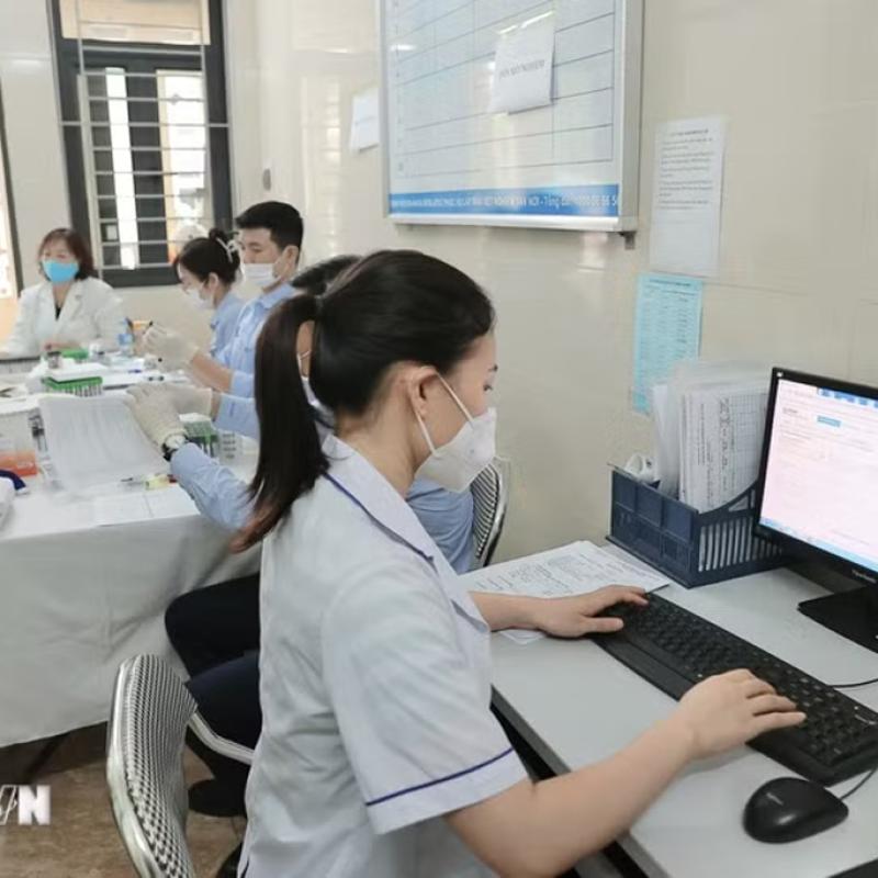 Chế độ phụ cấp đặc thù và hỗ trợ hằng tháng cho nhân viên y tế từ ngày 15/7