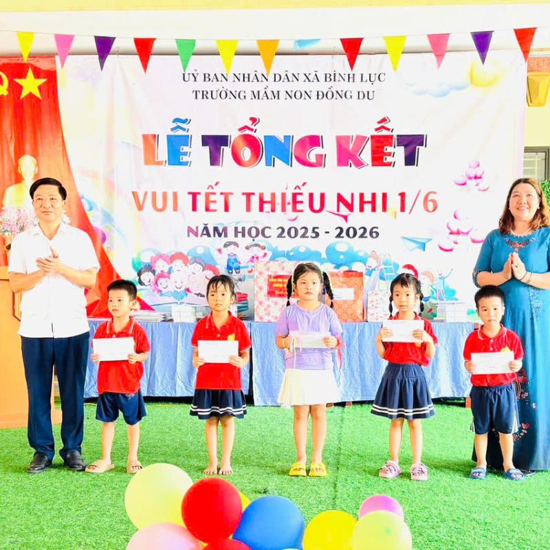 Lãnh đạo xã Bình Lục thăm, tặng quà các trường mầm non nhân dịp Quốc tế Thiếu nhi 1/6 và tổng kết năm học 2025 – 2026