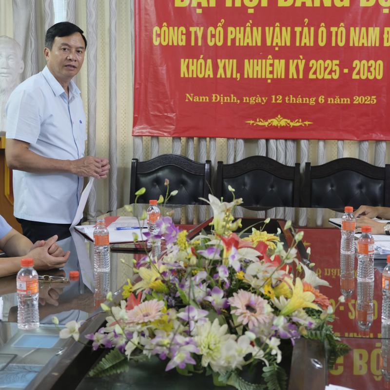 Đoàn công tác của Ban Thường vụ Đảng ủy phường Đông A thăm và làm việc tại Công ty Cổ phần Vận tải ô tô Nam Định