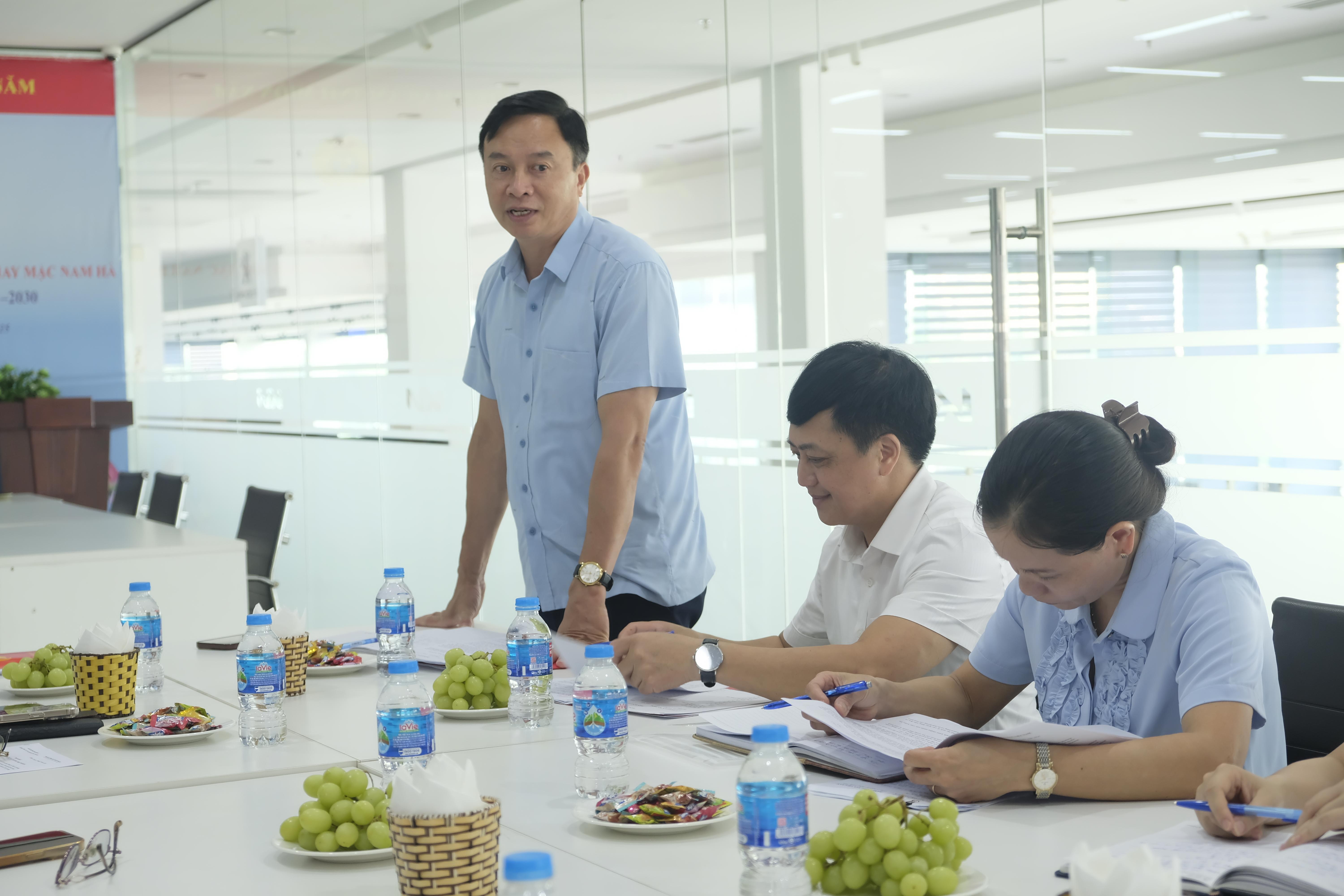 Đồng chí Phó Bí thư Thường trực Đảng ủy phường Đông A thăm, làm việc tại Công ty Cổ phần Vải Sợi May Mặc Nam Hà
