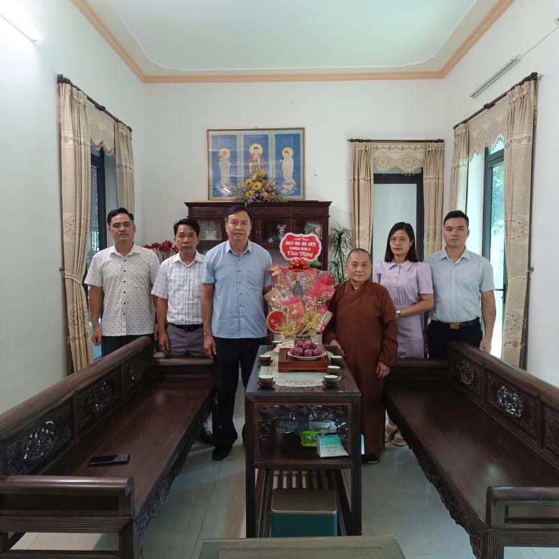 Phường Đông A tổ chức các đoàn thăm, chúc mừng Đại lễ Phật đản năm 2026