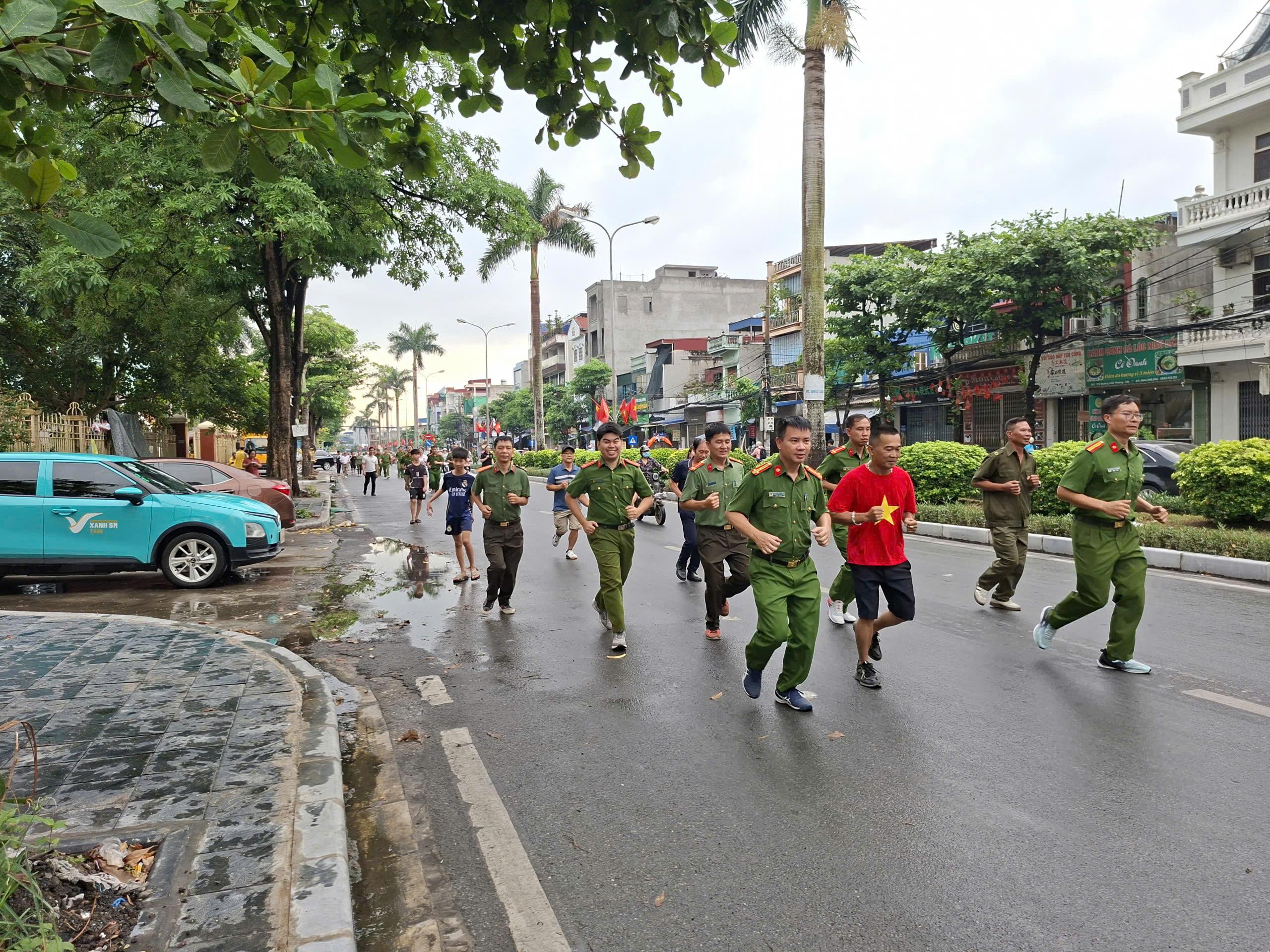 Ảnh lãnh đạo phường chạy 3