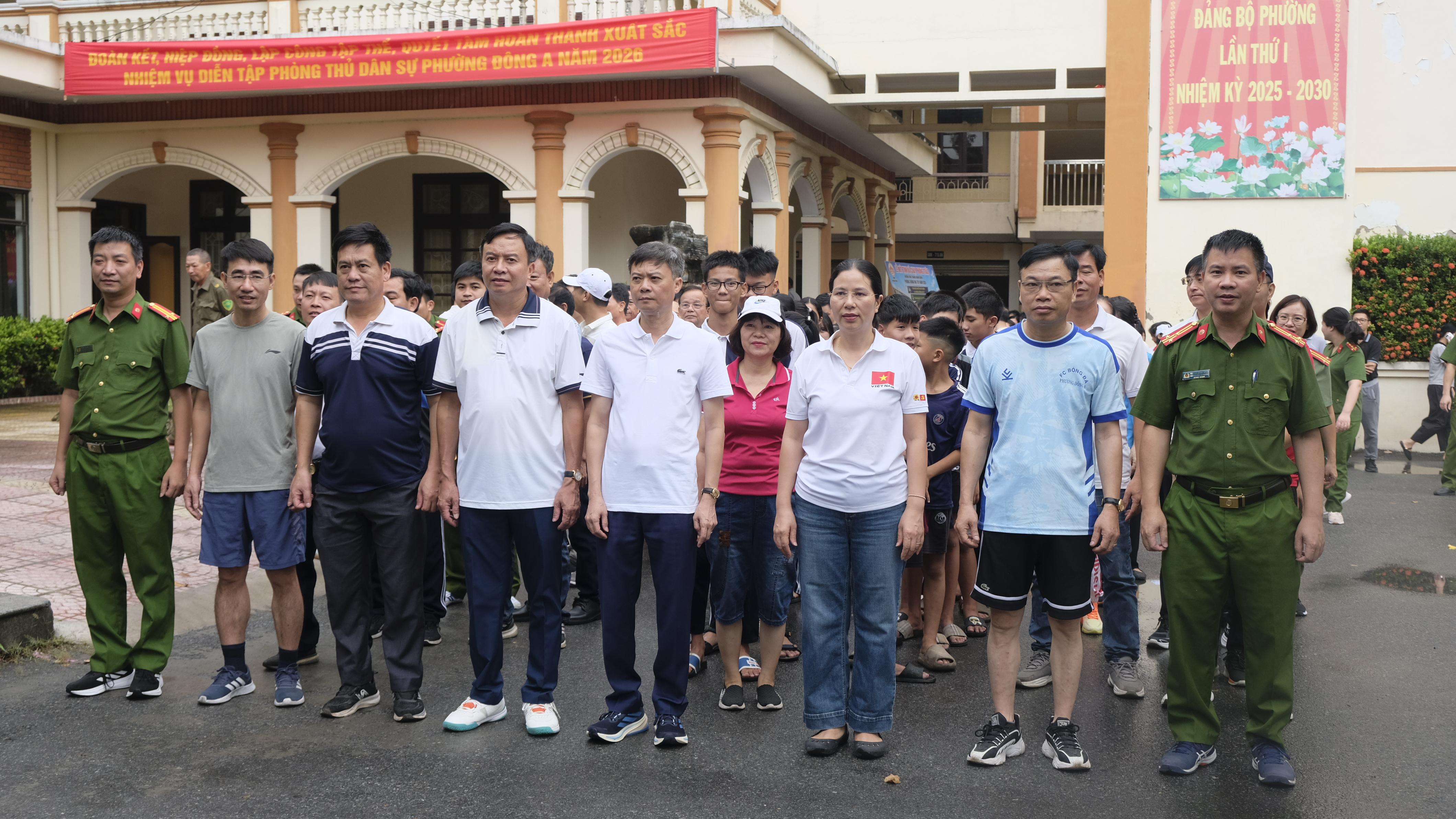 Ảnh tập thể  lãnh đạo tham gia chạy