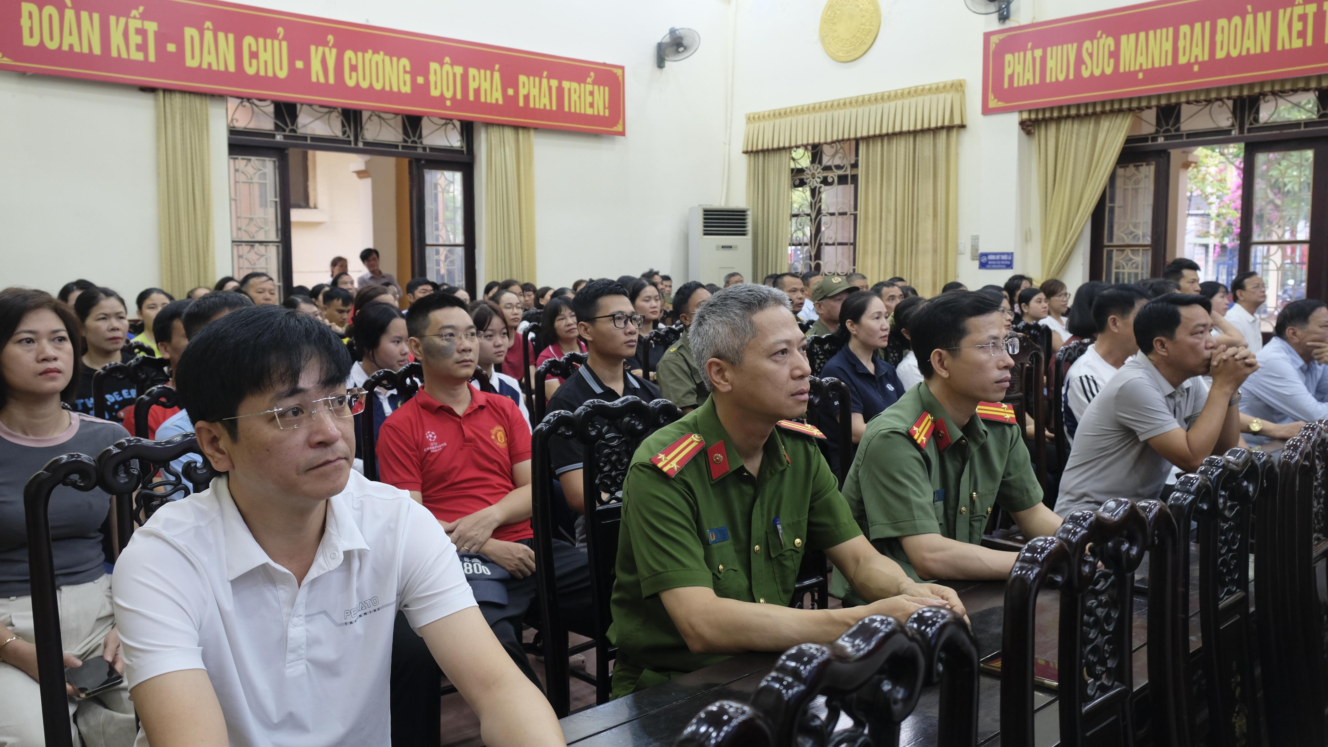 Đại biểu dự mít tinh 1