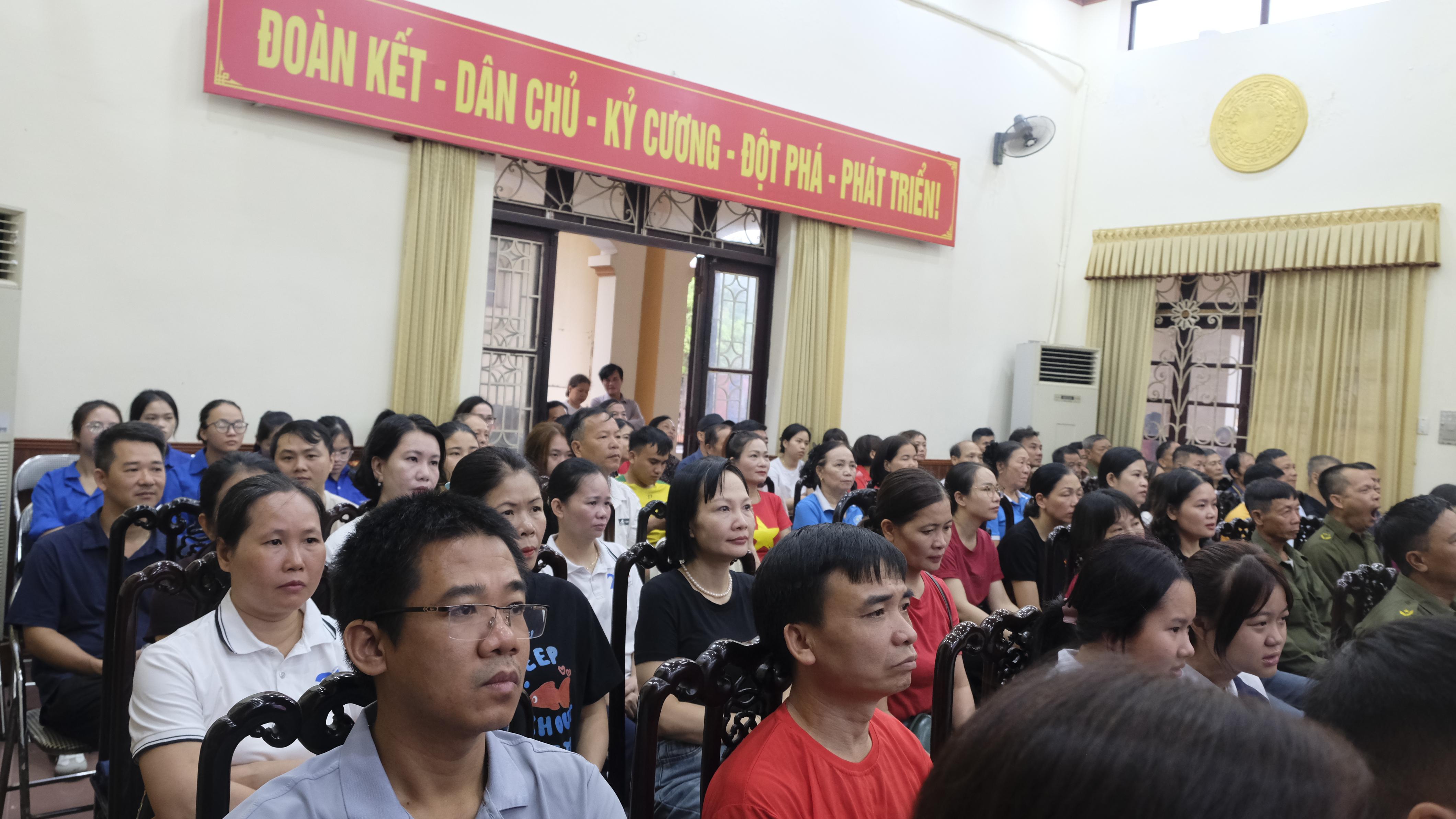 Đại biểu mít tinh 3