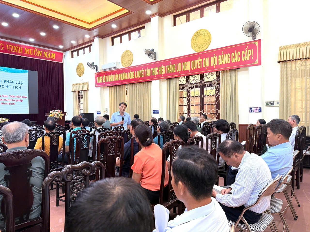 Báo cáo viên giải đáp câu hỏi