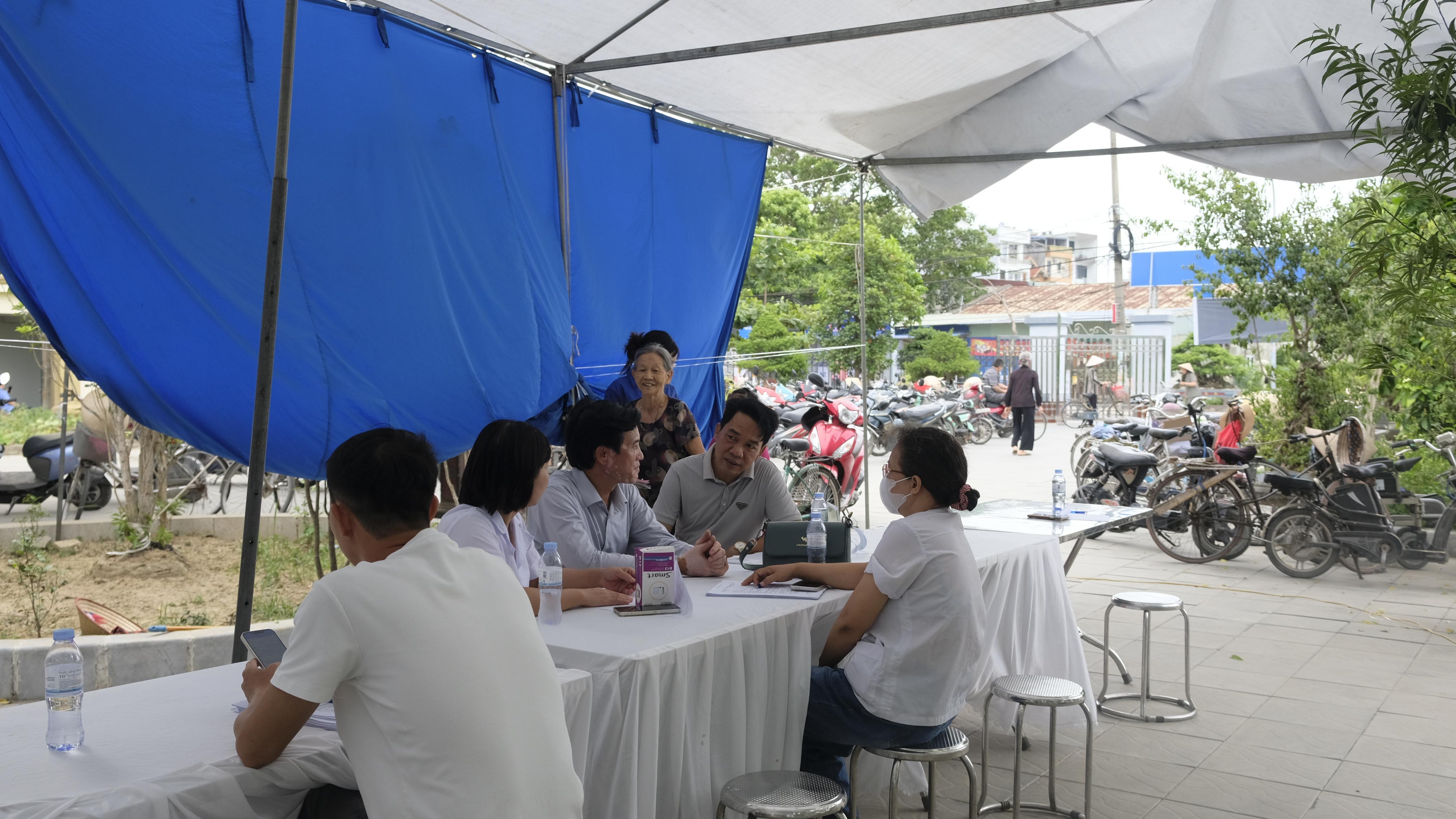 Bàn hỗ trợ tiếp đón