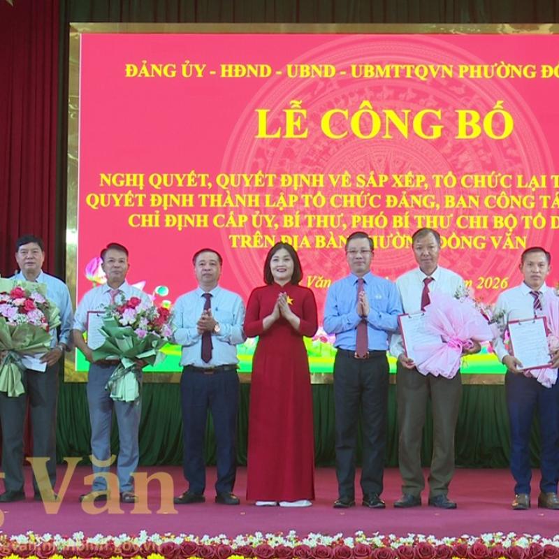 Đảng ủy - HĐND - UBND - UBMTTQ Việt Nam phường Đồng Văn tổ chức Lễ công bố Nghị quyết, Quyết định về sắp xếp, tổ chức lại Tổ dân phố, Quyết định thành lập tổ chức đảng, chỉ định cấp ủy và Bí thư, Phó Bí thư Chi bộ Tổ dân phố trên địa bàn