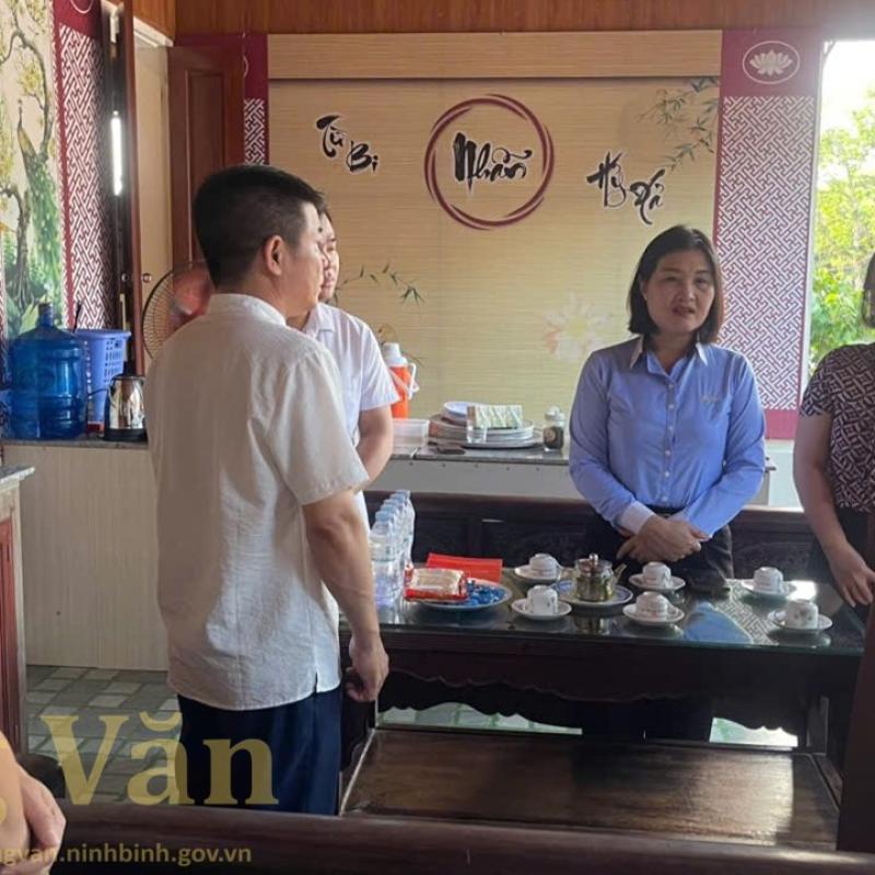 Phường Đồng Văn thăm, chúc mừng các cơ sở Phật giáo nhân dịp Đại lễ Phật đản 2026