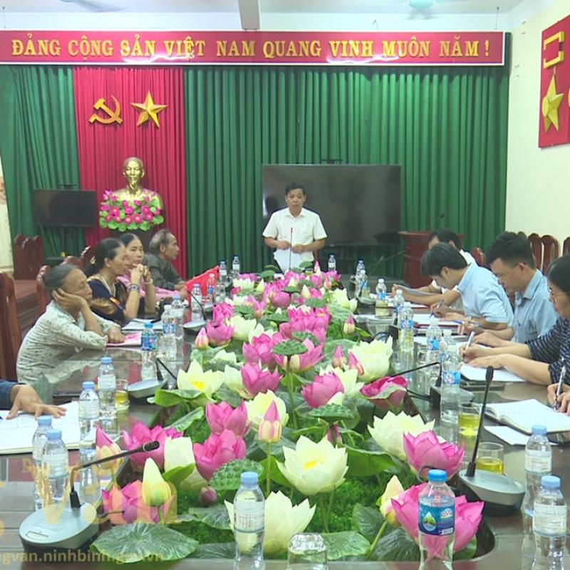 UBND phường Đồng Văn làm việc với các hộ trong phạm vi thực hiện Ki - ốt bán hàng Tổ dân phố Chợ Lương