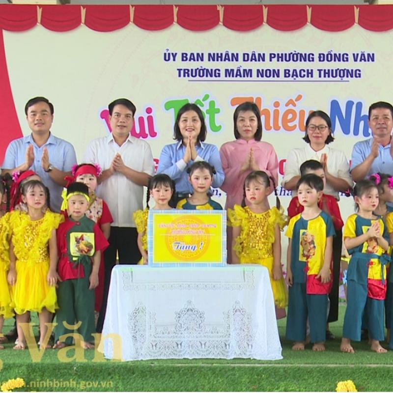 Phường Đồng Văn thăm tặng quà thiếu niên nhi đồng nhân ngày Quốc tế thiếu nhi 1/6