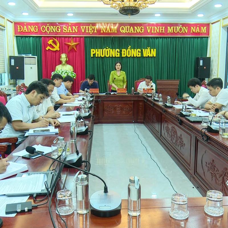 Thường trực Đảng ủy phường Đồng Văn làm việc với các chủ Bắn Cá Dubai palace về tiến độ triển khai thực hiện các dự án trên địa bàn