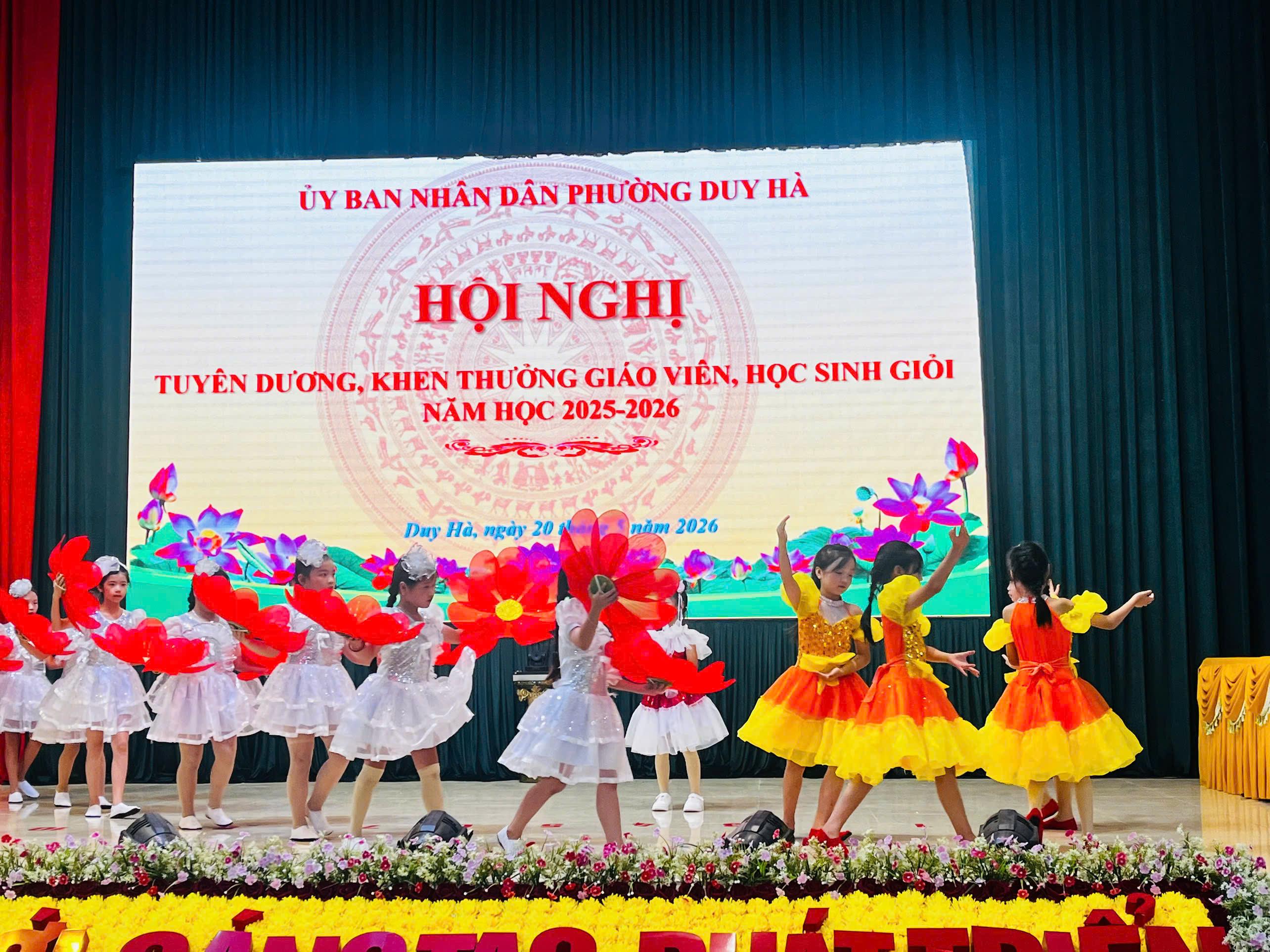 chuong-trinh-van-nghe-chao-mung-1779350323-896829.jpg