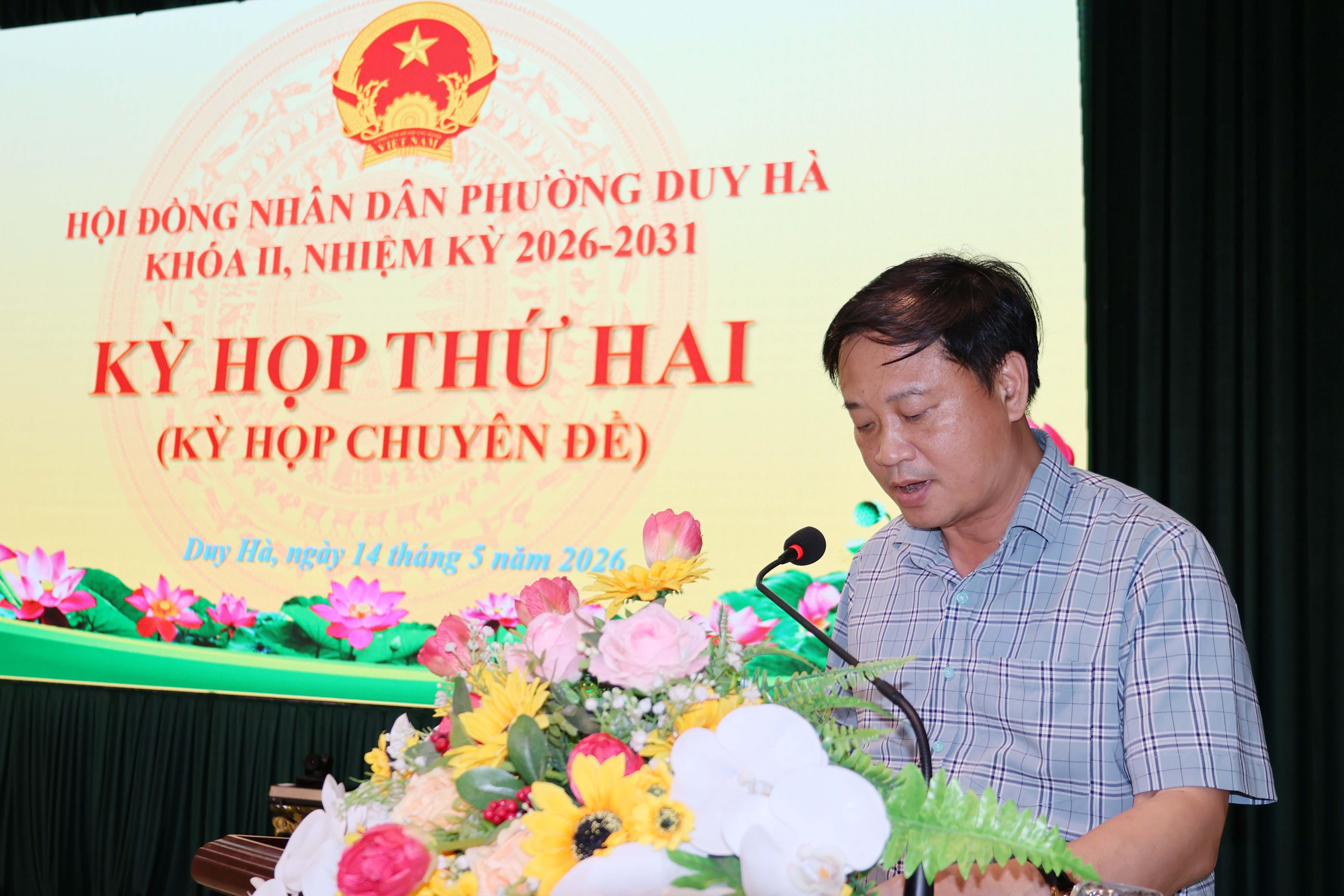 dai-bieu-phat-bieu-tham-luan-1779068106-493133.jpg