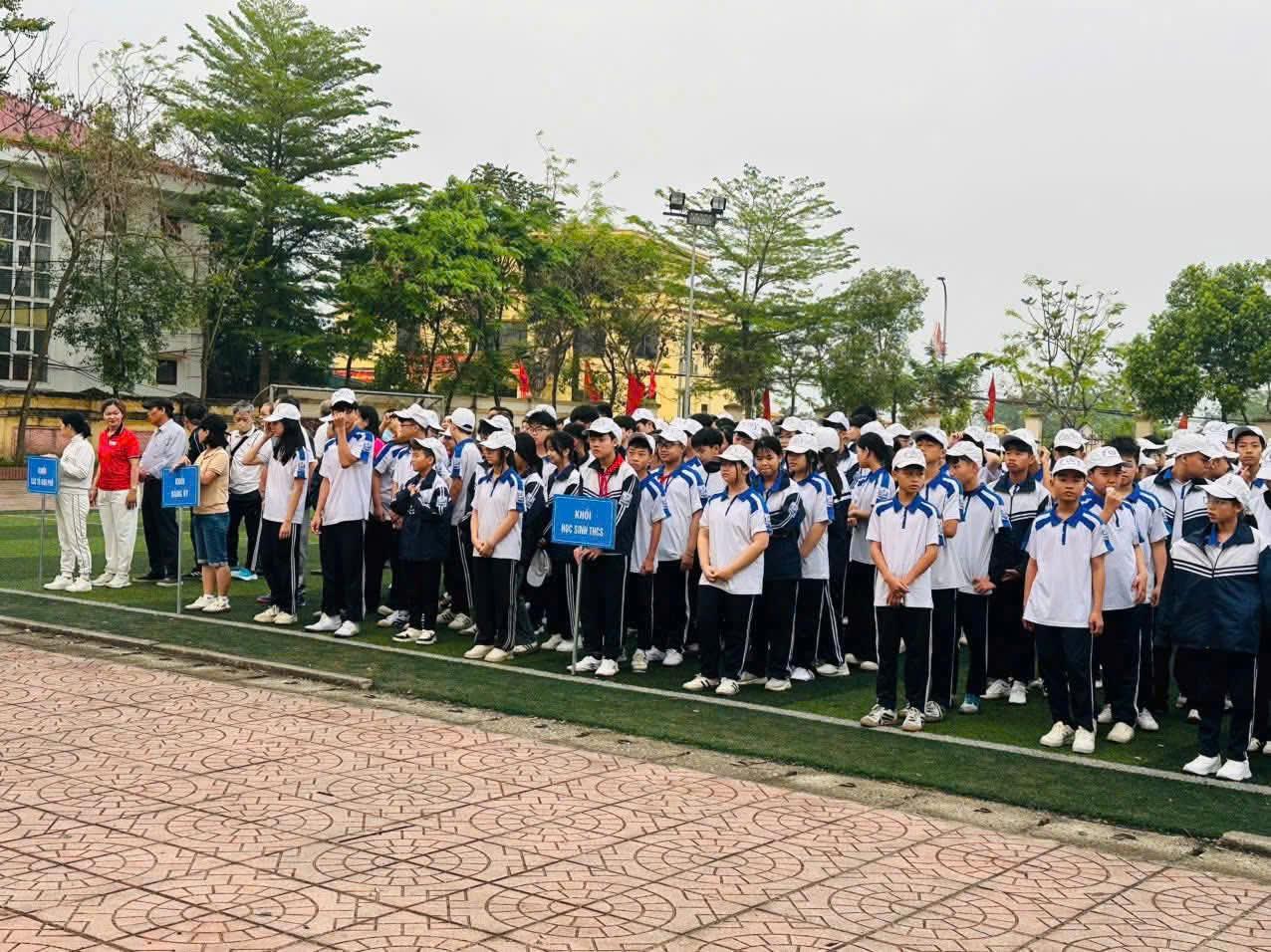 van-dong-vien-tham-du-buoi-le-1776648957-235213.jpg