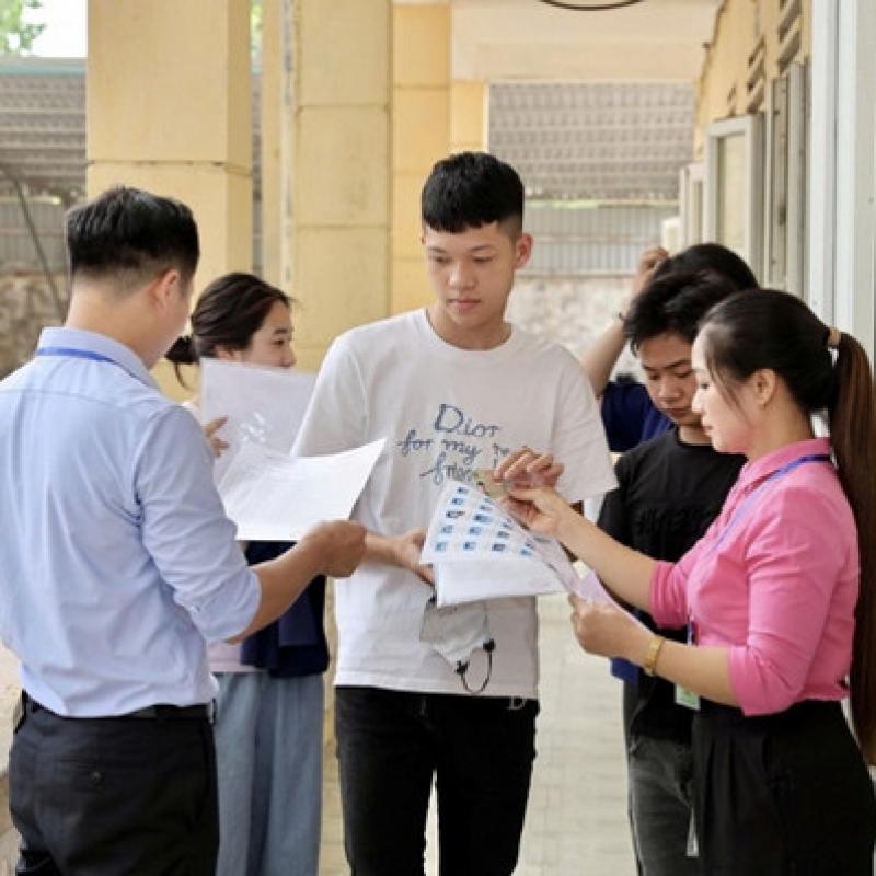 Thí sinh cả nước bước vào ngày thi đầu tiên của Kỳ thi tốt nghiệp THPT 2026