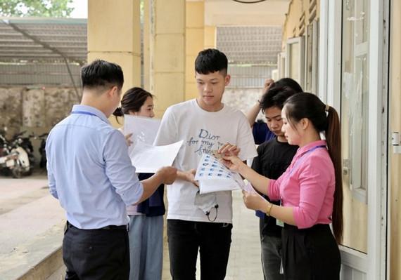 Thí sinh cả nước bước vào ngày thi đầu tiên của Kỳ thi tốt nghiệp THPT 2026