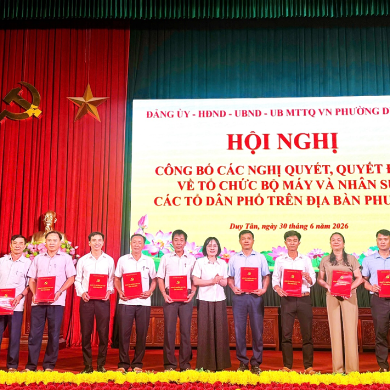 Phường Duy Tân: Công bố các Nghị quyết, Quyết định về tổ chức bộ máy và nhân sự các Tổ dân phố sau sắp xếp